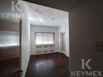 CASA EN VENTA | 2 PLANTAS | CALLE 54 E/ 8 Y 9 – MICROCENTRO LA PLATA