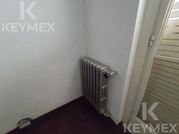 CASA EN VENTA | 2 PLANTAS | CALLE 54 E/ 8 Y 9 – MICROCENTRO LA PLATA