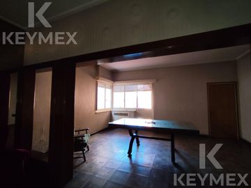 CASA EN VENTA | 2 PLANTAS | CALLE 54 E/ 8 Y 9 – MICROCENTRO LA PLATA