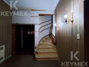CASA EN VENTA | 2 PLANTAS | CALLE 54 E/ 8 Y 9 – MICROCENTRO LA PLATA