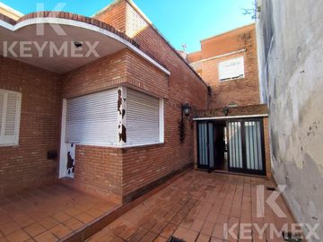 CASA EN VENTA | 2 PLANTAS | CALLE 54 E/ 8 Y 9 – MICROCENTRO LA PLATA