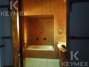 CASA EN VENTA | 2 PLANTAS | CALLE 54 E/ 8 Y 9 – MICROCENTRO LA PLATA