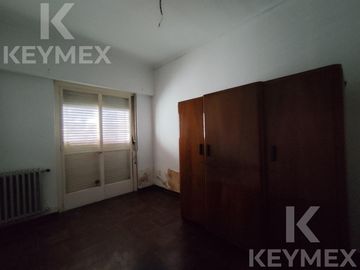 CASA EN VENTA | 2 PLANTAS | CALLE 54 E/ 8 Y 9 – MICROCENTRO LA PLATA