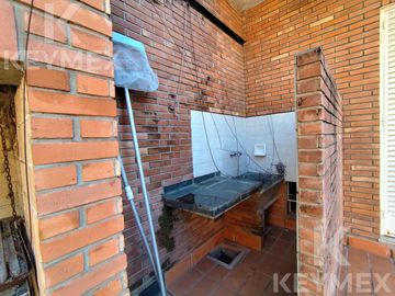 CASA EN VENTA | 2 PLANTAS | CALLE 54 E/ 8 Y 9 – MICROCENTRO LA PLATA