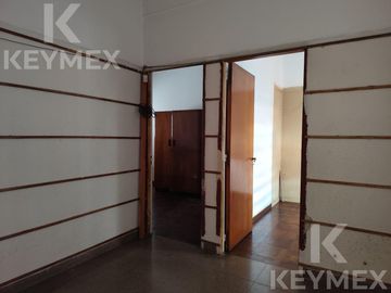 CASA EN VENTA | 2 PLANTAS | CALLE 54 E/ 8 Y 9 – MICROCENTRO LA PLATA