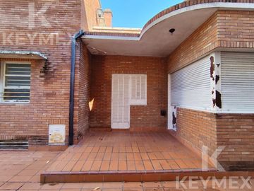 CASA EN VENTA | 2 PLANTAS | CALLE 54 E/ 8 Y 9 – MICROCENTRO LA PLATA