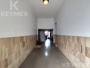 CASA EN VENTA | 2 PLANTAS | CALLE 54 E/ 8 Y 9 – MICROCENTRO LA PLATA
