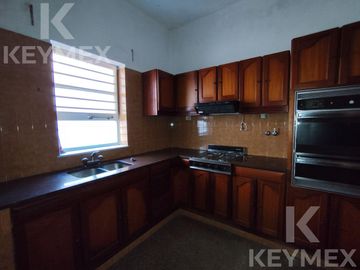 CASA EN VENTA | 2 PLANTAS | CALLE 54 E/ 8 Y 9 – MICROCENTRO LA PLATA
