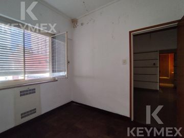 CASA EN VENTA | 2 PLANTAS | CALLE 54 E/ 8 Y 9 – MICROCENTRO LA PLATA