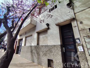 CASA EN VENTA | 2 PLANTAS | CALLE 54 E/ 8 Y 9 – MICROCENTRO LA PLATA