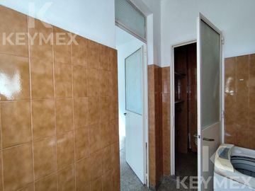 CASA EN VENTA | 2 PLANTAS | CALLE 54 E/ 8 Y 9 – MICROCENTRO LA PLATA