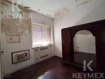 CASA EN VENTA | 2 PLANTAS | CALLE 54 E/ 8 Y 9 – MICROCENTRO LA PLATA