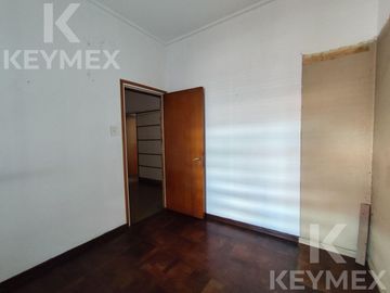 CASA EN VENTA | 2 PLANTAS | CALLE 54 E/ 8 Y 9 – MICROCENTRO LA PLATA