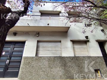 CASA EN VENTA | 2 PLANTAS | CALLE 54 E/ 8 Y 9 – MICROCENTRO LA PLATA