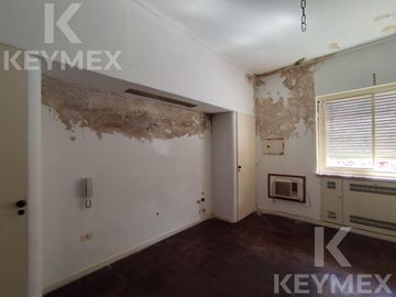 CASA EN VENTA | 2 PLANTAS | CALLE 54 E/ 8 Y 9 – MICROCENTRO LA PLATA