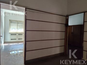 CASA EN VENTA | 2 PLANTAS | CALLE 54 E/ 8 Y 9 – MICROCENTRO LA PLATA