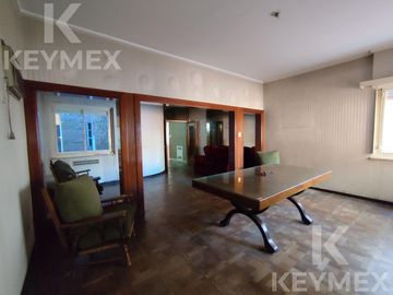 CASA EN VENTA | 2 PLANTAS | CALLE 54 E/ 8 Y 9 – MICROCENTRO LA PLATA