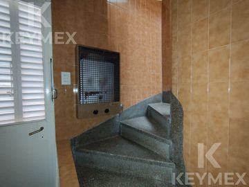 CASA EN VENTA | 2 PLANTAS | CALLE 54 E/ 8 Y 9 – MICROCENTRO LA PLATA