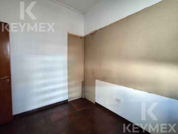 CASA EN VENTA | 2 PLANTAS | CALLE 54 E/ 8 Y 9 – MICROCENTRO LA PLATA