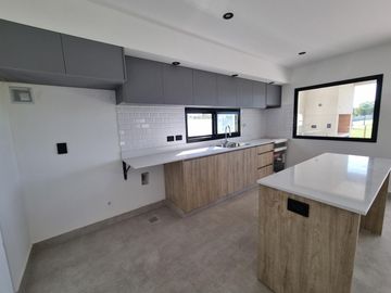 Casa en Venta, 5 Ambientes, en Barrio Privado El Olivar, Del Viso, Pilar, GBA Norte