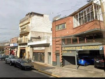 VENTA DE LOCAL COMERCIAL EN PLANTA BAJA EN FLORESTA APTO CREDITO