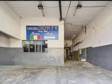 VENTA DE LOCAL COMERCIAL EN PLANTA BAJA EN FLORESTA APTO CREDITO