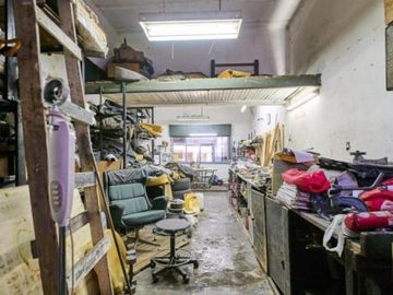 VENTA DE LOCAL COMERCIAL EN PLANTA BAJA EN FLORESTA APTO CREDITO