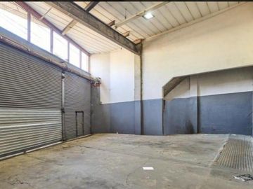VENTA DE LOCAL COMERCIAL EN PLANTA BAJA EN FLORESTA APTO CREDITO