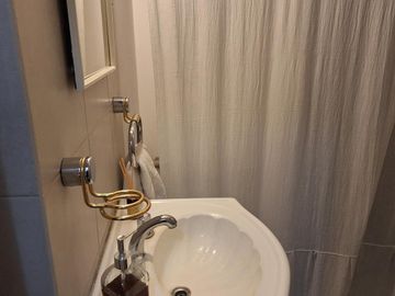 Excelente oficina o vivienda en Tribunales