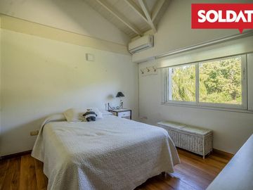 Casa muy solida en  Ayres de Pilar, en venta. 5 cuartos. piscina. Apto crédito