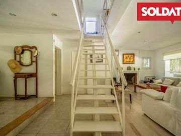 Casa muy solida en  Ayres de Pilar, en venta. 5 cuartos. piscina. Apto crédito