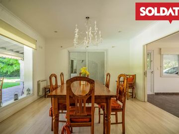 Casa muy solida en  Ayres de Pilar, en venta. 5 cuartos. piscina. Apto crédito
