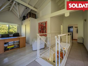Casa muy solida en  Ayres de Pilar, en venta. 5 cuartos. piscina. Apto crédito