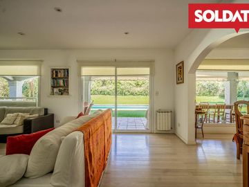 Casa muy solida en  Ayres de Pilar, en venta. 5 cuartos. piscina. Apto crédito
