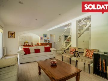 Casa muy solida en  Ayres de Pilar, en venta. 5 cuartos. piscina. Apto crédito