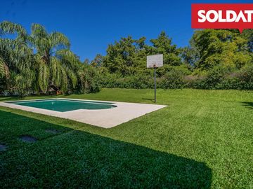 Casa muy solida en  Ayres de Pilar, en venta. 5 cuartos. piscina. Apto crédito