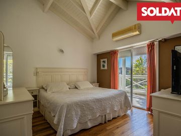 Casa muy solida en  Ayres de Pilar, en venta. 5 cuartos. piscina. Apto crédito