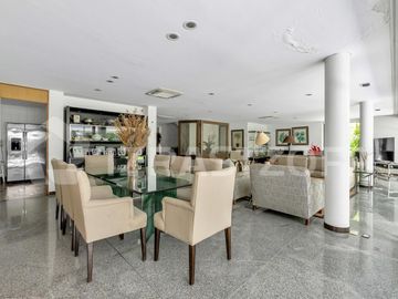 Casa en Armenia  Country Club diseñada por Mario Roberto Alvarez