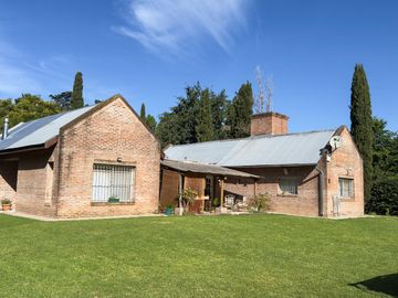 Casa en Venta 4 Ambientes en Loma Verde - Escobar