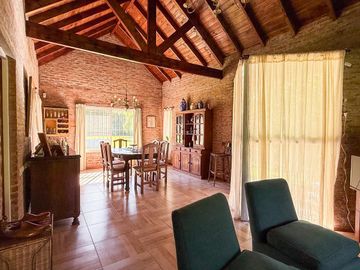 Casa en Venta 4 Ambientes en Loma Verde - Escobar