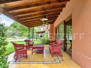 Casa en venta en Ayres de Pilar 4 dormitorios, jardin y pileta