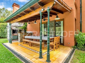 Casa en venta en Ayres de Pilar 4 dormitorios, jardin y pileta