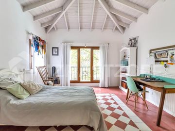 Casa en venta en Ayres de Pilar 4 dormitorios, jardin y pileta