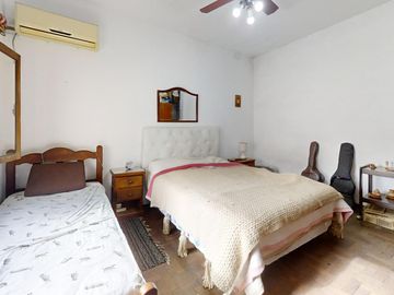 Casa Multifamiliar en Venta de 4 Ambientes en Villa Adelina con Parrilla, Terraza y Lavadero