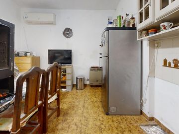 Casa Multifamiliar en Venta de 4 Ambientes en Villa Adelina con Parrilla, Terraza y Lavadero