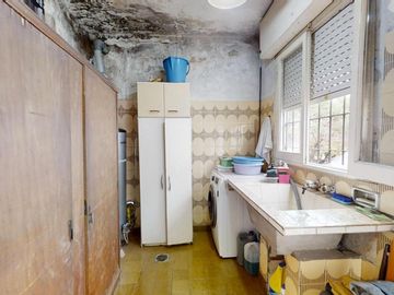 Casa Multifamiliar en Venta de 4 Ambientes en Villa Adelina con Parrilla, Terraza y Lavadero
