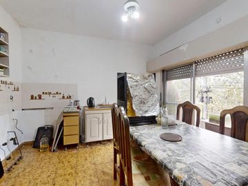 Casa Multifamiliar en Venta de 4 Ambientes en Villa Adelina con Parrilla, Terraza y Lavadero