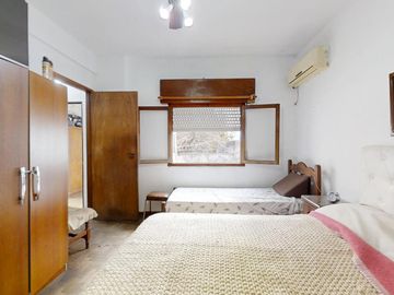 Casa Multifamiliar en Venta de 4 Ambientes en Villa Adelina con Parrilla, Terraza y Lavadero