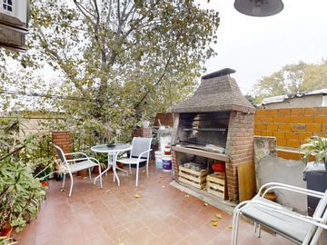 Casa Multifamiliar en Venta de 4 Ambientes en Villa Adelina con Parrilla, Terraza y Lavadero