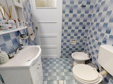 Casa Multifamiliar en Venta de 4 Ambientes en Villa Adelina con Parrilla, Terraza y Lavadero